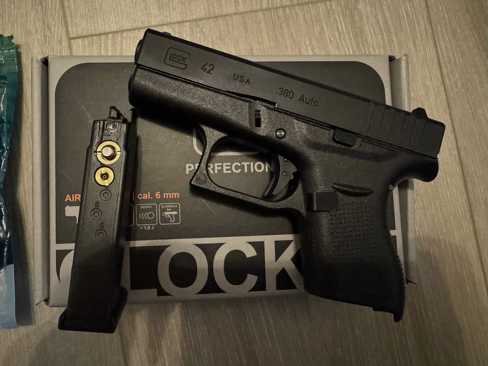Glock 42 GBB 6mm Airsoft – Komplettset inkl. Greengas & 1000 BBs (Frei ab 18)