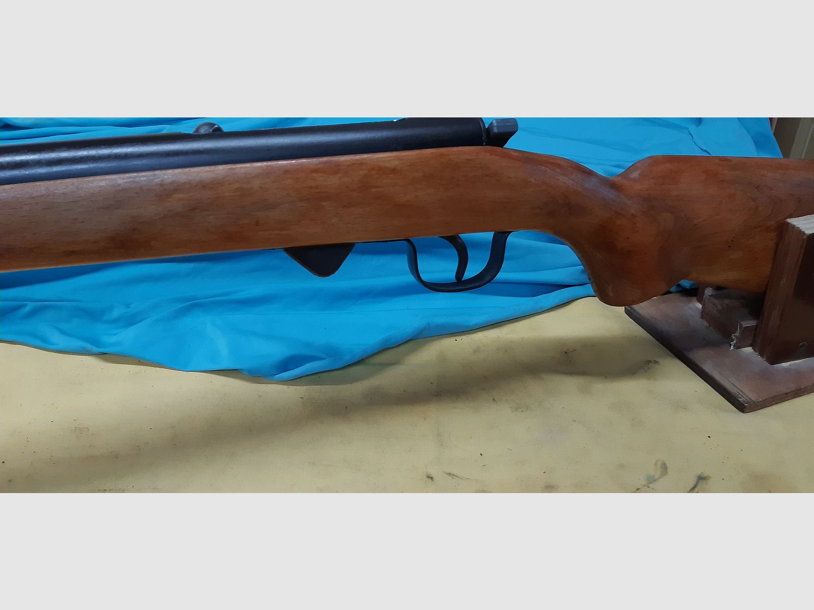 Karabinek pneumatyczny model Anschütz 275, w doskonałym stanie