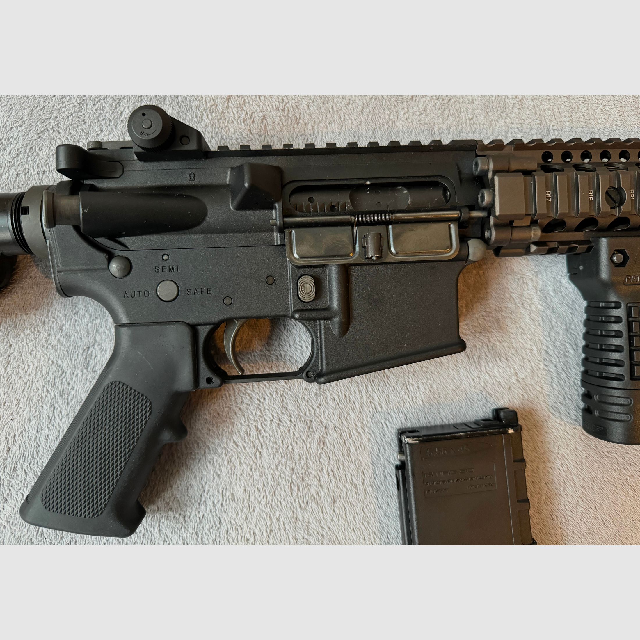 GHK Daniel Defense Mk.18 org. Colt Markings und Zubehör 