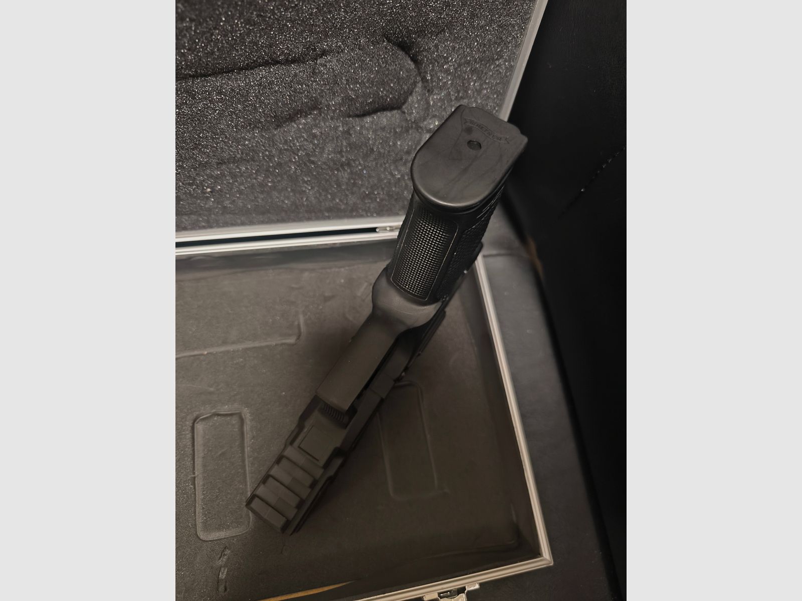 ⚠️ Achtung MagFed Freunde, Walther PDP Compact 4 T4E, Kaliber .43 nur 1 Magazin zur Probe Geschossen, Funktionell & Optisch sehr  guten Zustand & Dichtung ist Absolut Dicht!! Sowie 1 Packung 10er Walther Co2-Kartuschen & Munition +Passenden Holster v. Umarex, ⚠️ Versandkosten Frei!! 