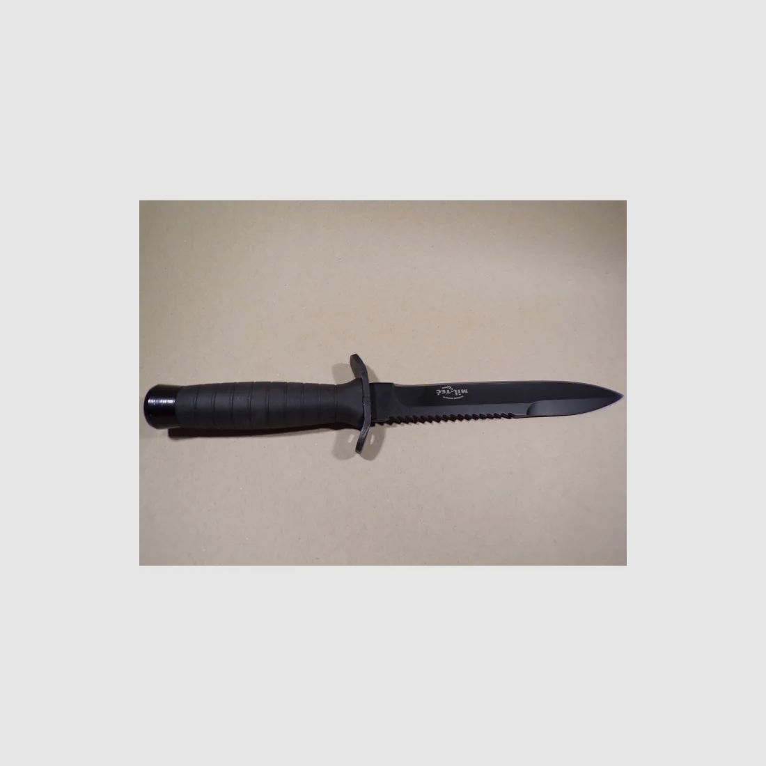 Kampfmesser Schwarz mit Säge und Kunststoff Scheide