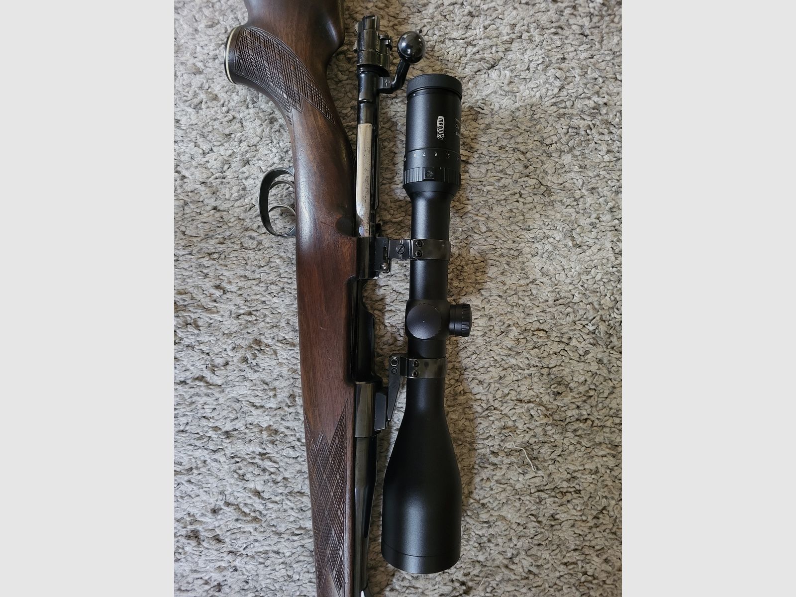 98er Repetierbüchse von Frankonia mit dem Meopta Zielfernrohr Meostar R1 3-12 x 56 RD mit Leuchtpunkt.