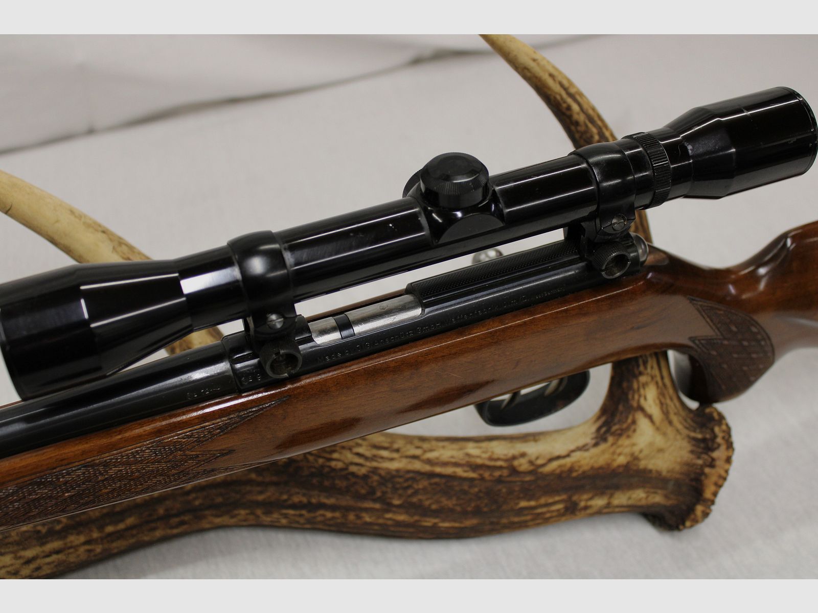 Carabine à répétition Anschütz Mod. 1515/16 .22 Magnum avec Waldläufer 4x32