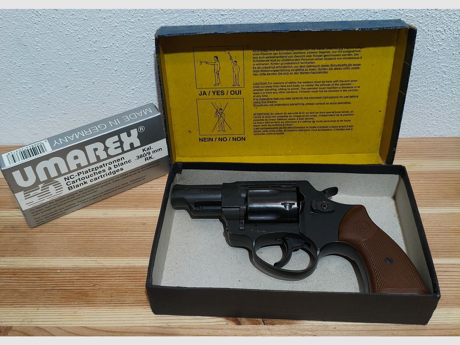 Revólver de señal Röhm RG 89, calibre 9mm K, con 50 cartuchos de fogueo