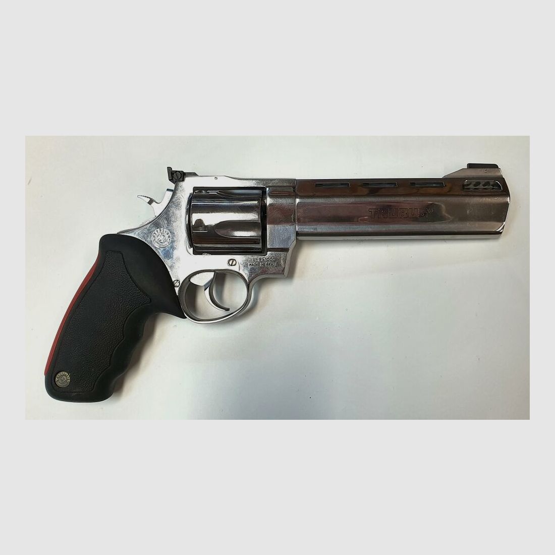 Revolver Taurus RAGING BULL en calibre .454 Casull nickelé 6,5" canon