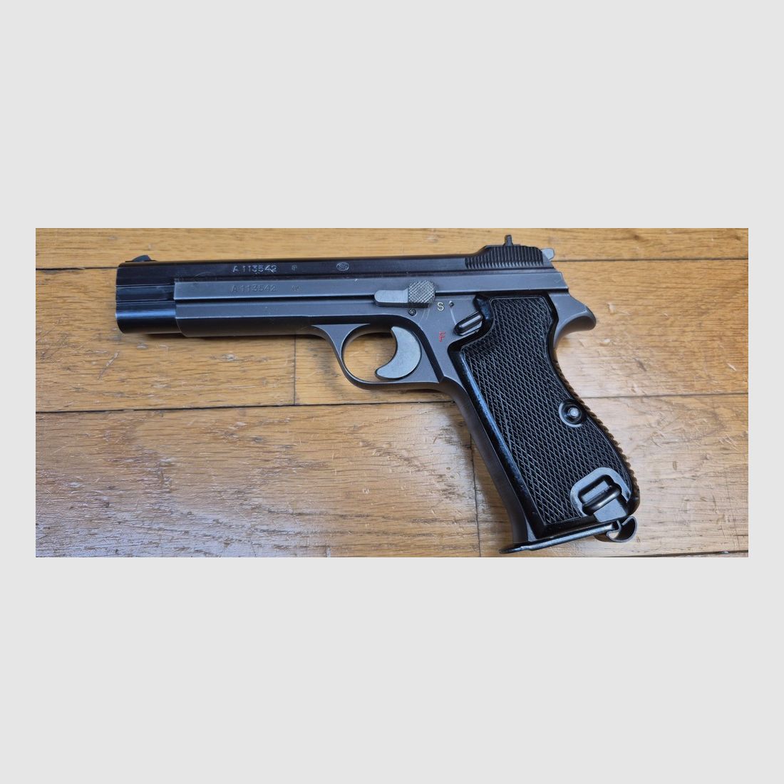 Bellissimo pistola SIG P210-2 – Mito del 9 para – Arma militare del 4° contratto – Circa 1955/56 – Bellissima brunitura – Funzionamento e canna da sogno – 2 caricatori aggiuntivi e fondina (il pacchetto completo!) forniti in aggiunta – Condizioni TBE++/TBE+++!, immagine 3 di 28