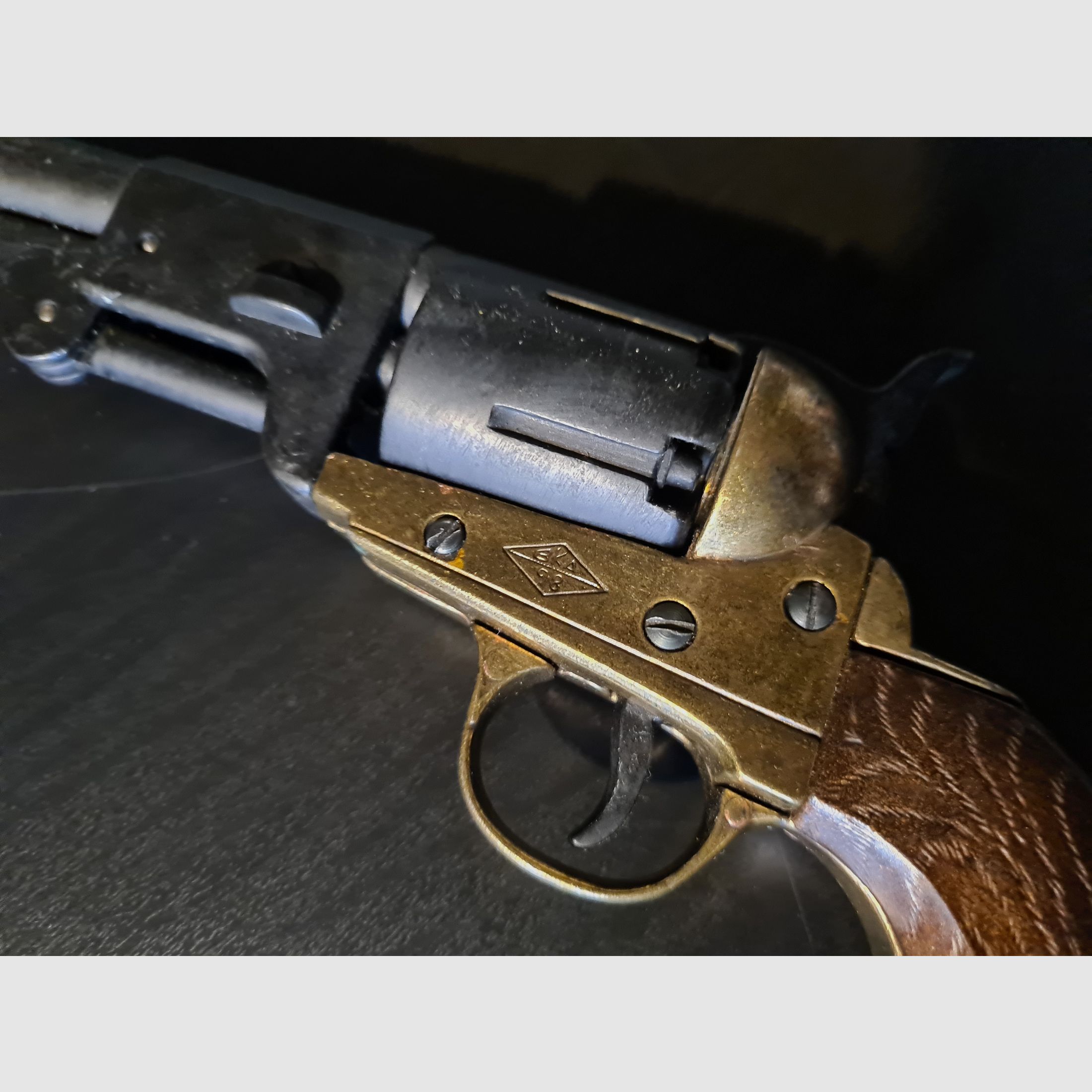 Colt Dragoon Dekowaffe