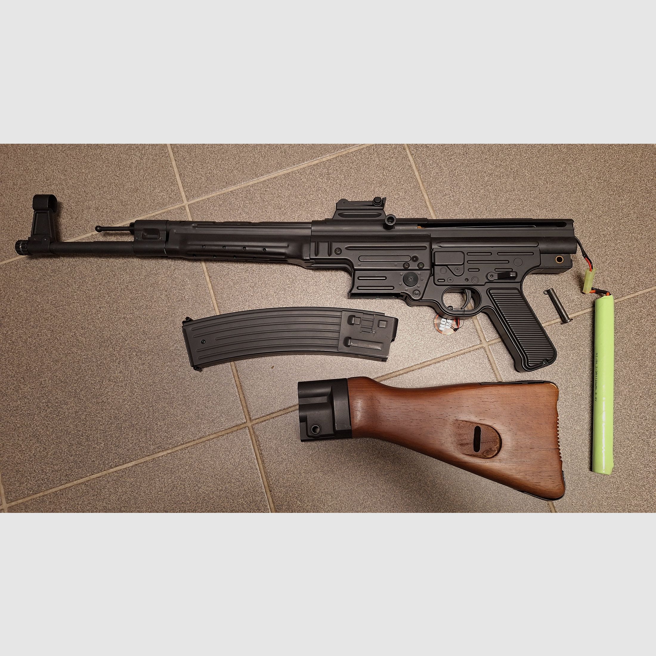 StG 44 Airsoft Sturmgewehr Vollmetall Echtholz S-AEG 6mm BB schwarz-NEU!