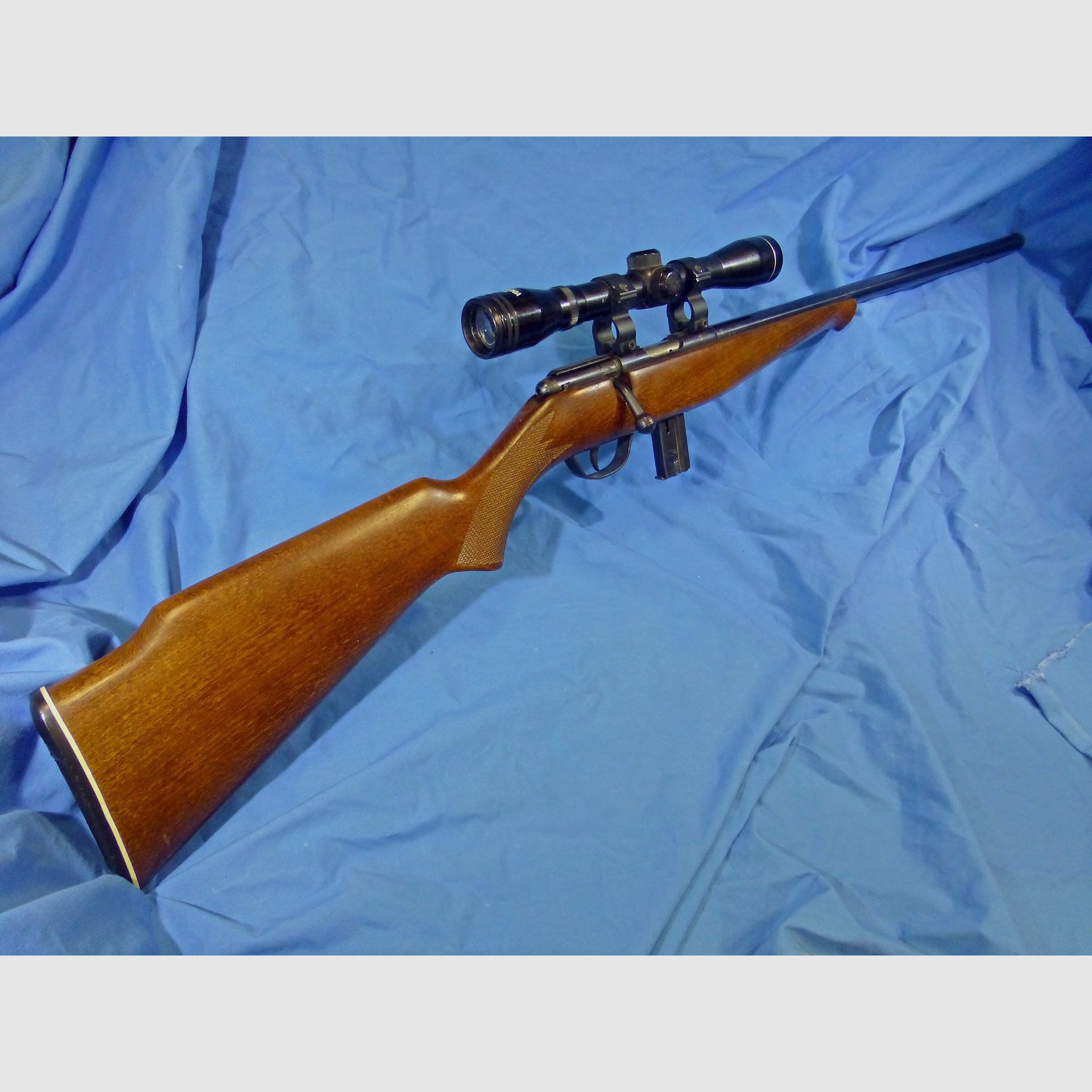Linkshänderbüchse 22LR mit Schalldämpfer, Bild 1 von 3