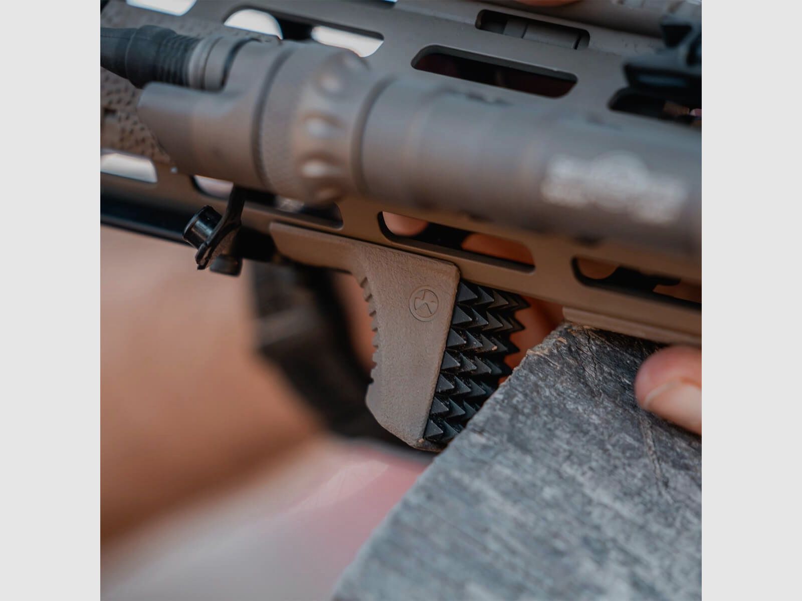 Magpul - Chwyt przedni Barricade Stop - M-LOK - Piaskowy - MAG1295-FDE, zdjęcie 5 z 5