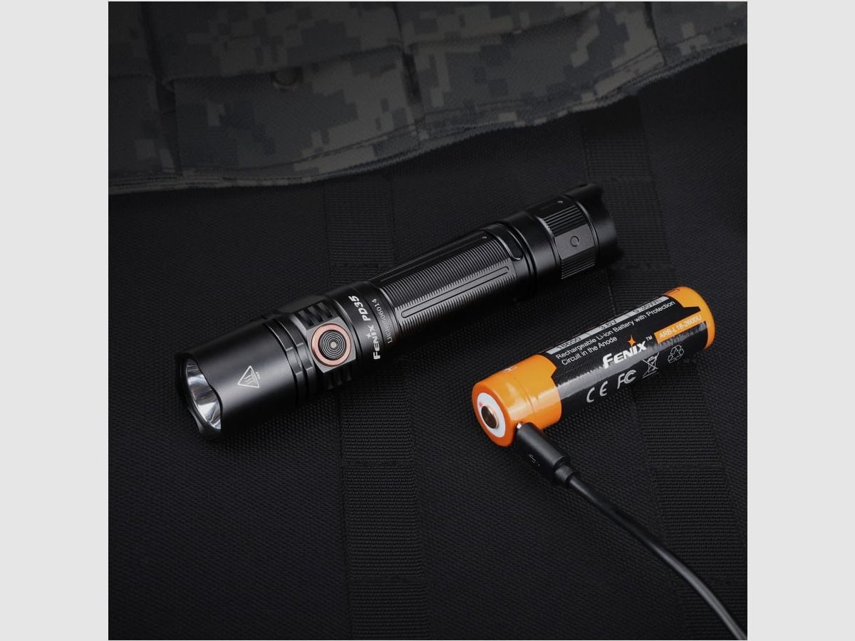 Linterna táctica LED negra Fenix PD35 V3.0, imagen 5 de 11