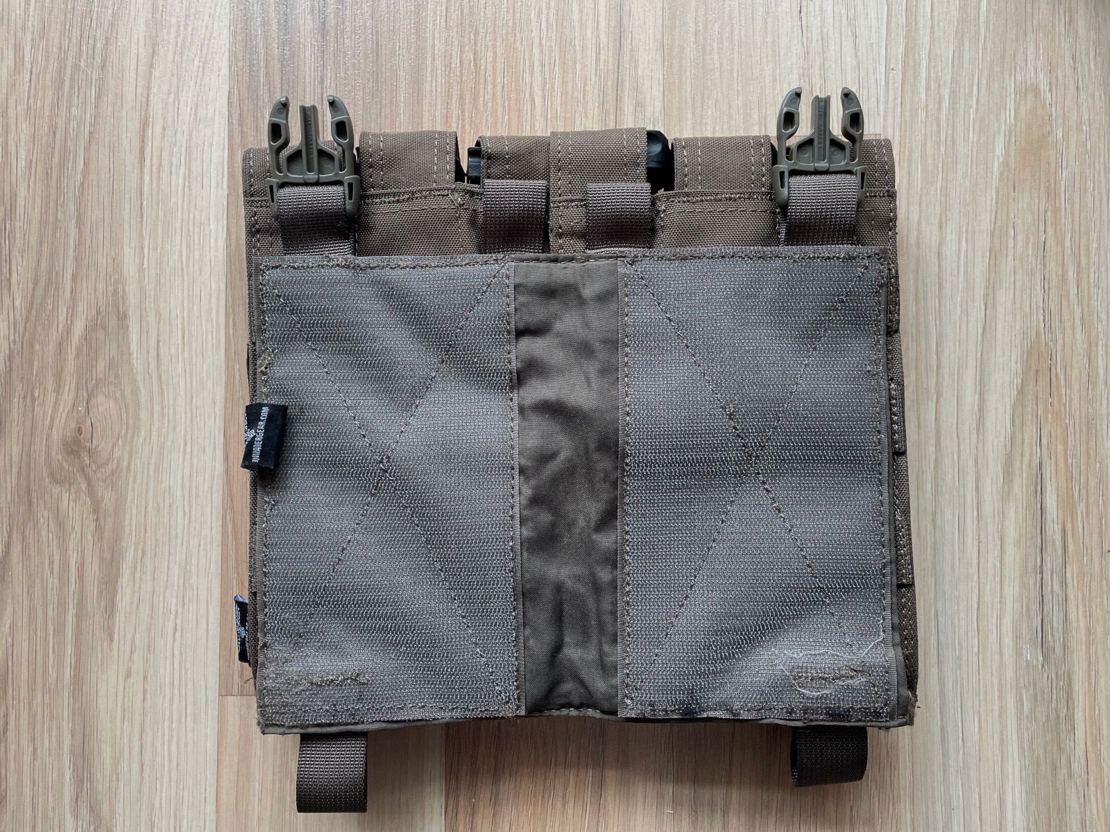 Airsoft G&G SMC9 with sight and a total of 6 magazines.