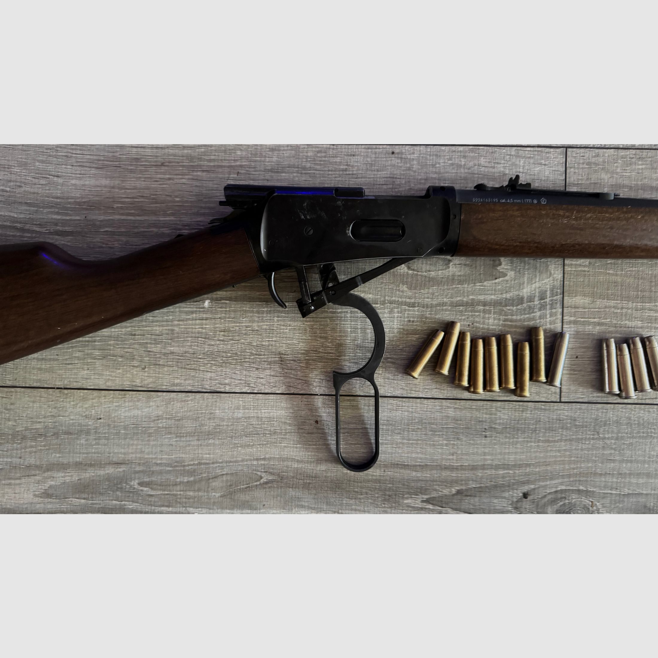 Umarex Legends Cowboy Rifle 4,5 mm bois véritable – État impeccable, fraîchement nettoyé, énorme ensemble incluant des douilles, des Hornets et des fléchettes (VB)