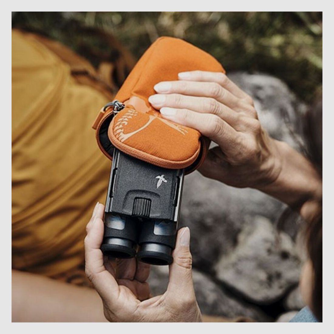 Binocolo Swarovski Optik CL Pocket 8x Grigio con Custodia Mountain (arancione), immagine 8 di 9
