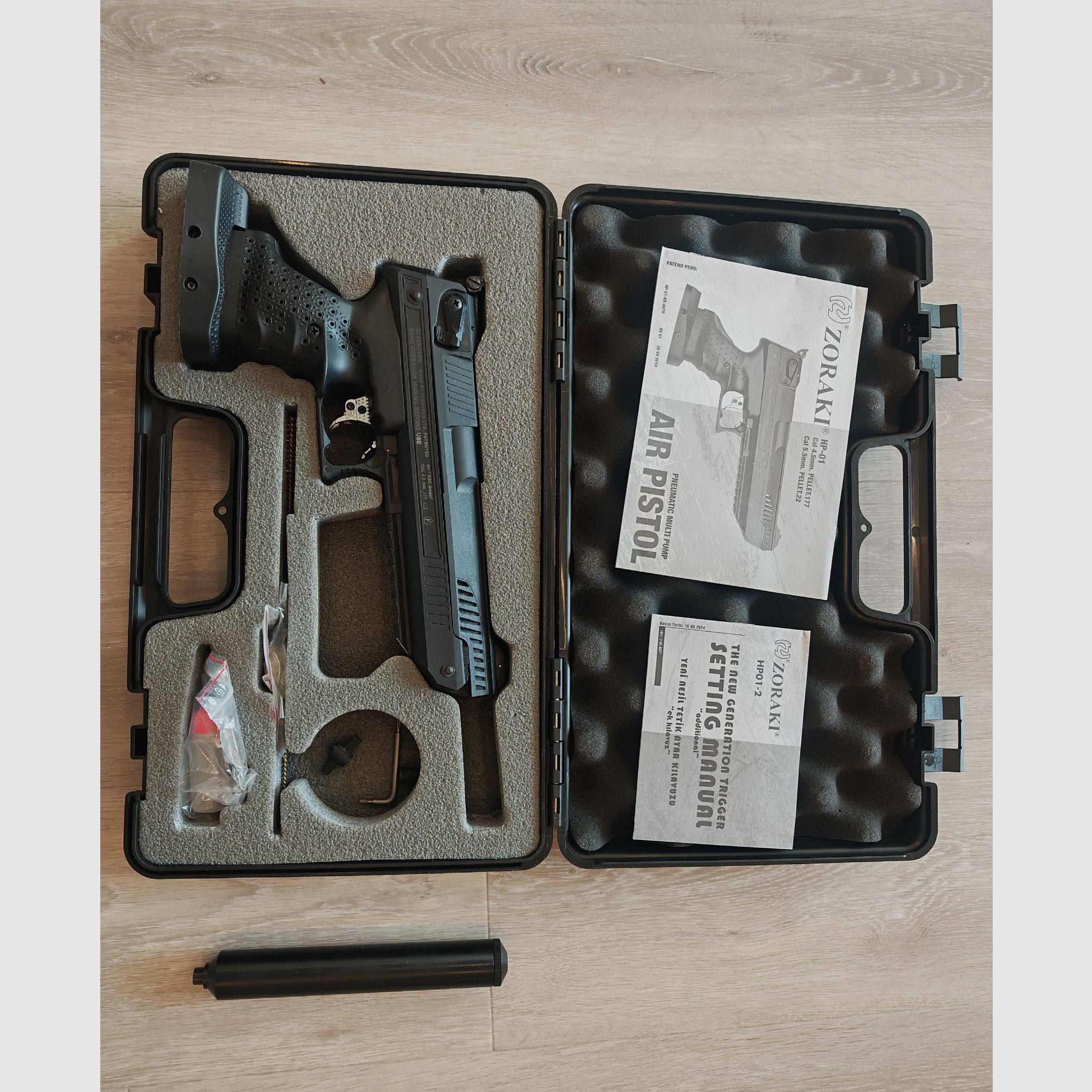 Zoraki HP01, 4,5 mm, mallette d'arme, poignée de match, silencieux, comme neuf.