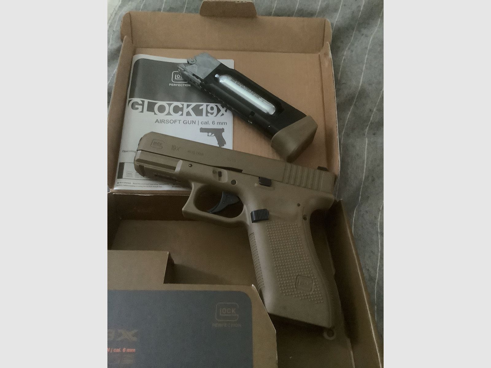 Umarex Glock 19X CO2. Pistole Coyote 19 Schuss