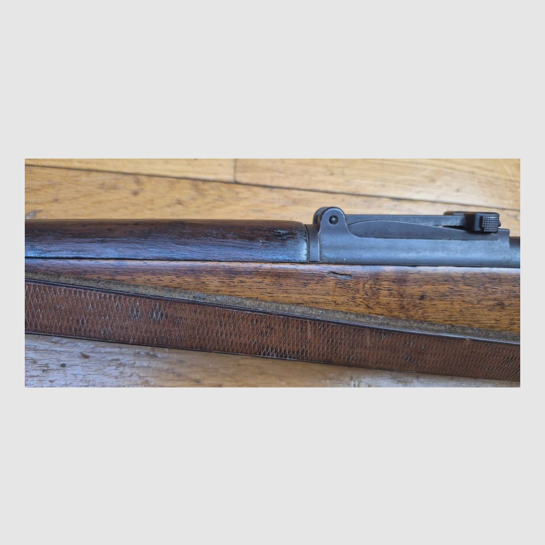 Hermoso rifle reglamentario K98 – Período del III Reich – Reacondicionado en 8 x 57 JRS (y no IS de origen) – Código "42' – Fabricado por Mauser Oberndorf en 1939 – Sin número de serie único – Excelente mecánica – Culata y madera sin marcar y en TBE – Bonito cañón con buenas estrías – Correa – Bonito conjunto y buena arma 100% de la época – TBE, imagen 33 de 36