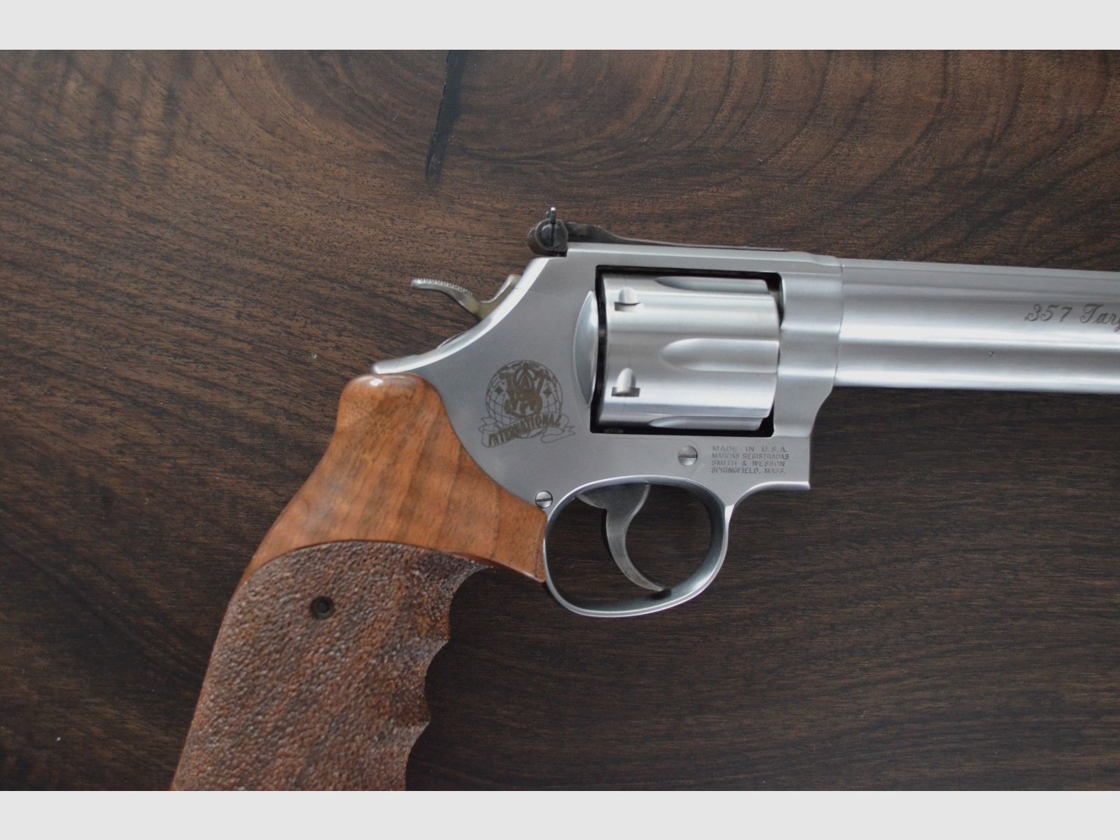 Smith & Wesson 686-6 Target Champion Kal.357 Mag. 6 Zoll Lauf im S&W Koffer mit Zubehör