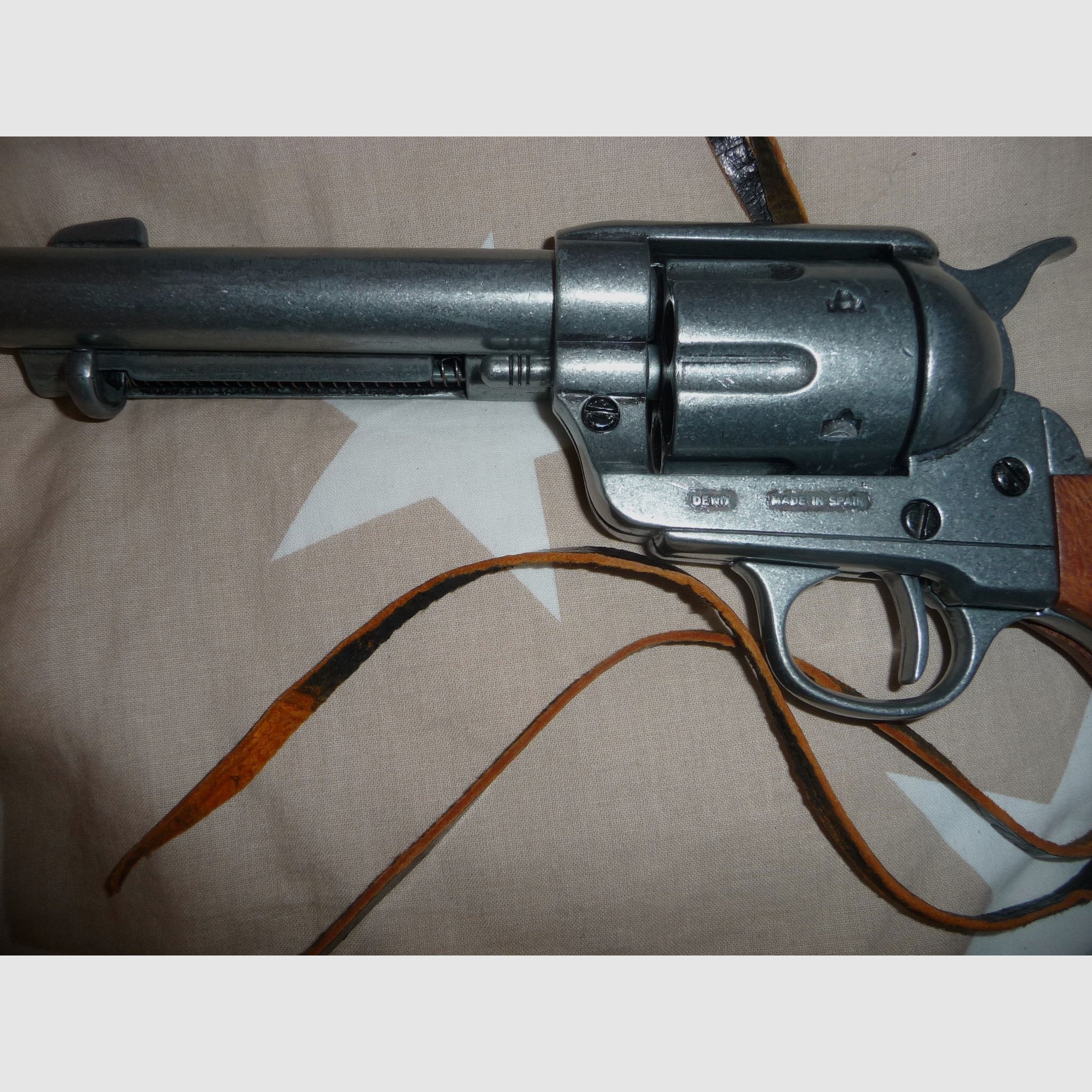 Colt mit Halfter