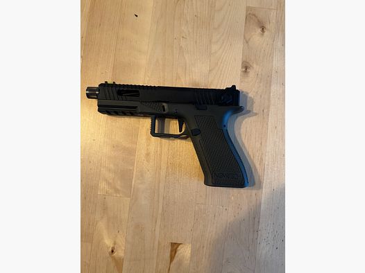 Novritsch SSP18 GBB Grün + Zubehör