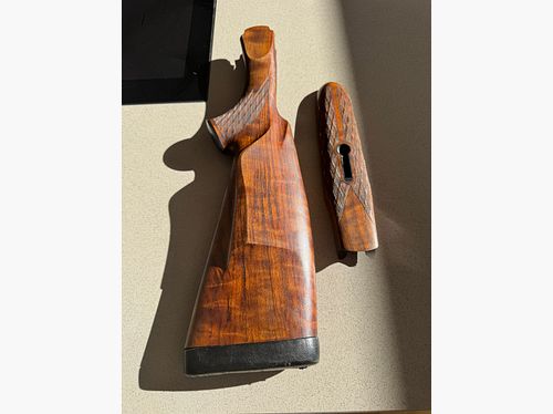 Blaser D99 front and rear stock with leather-covered butt pad
