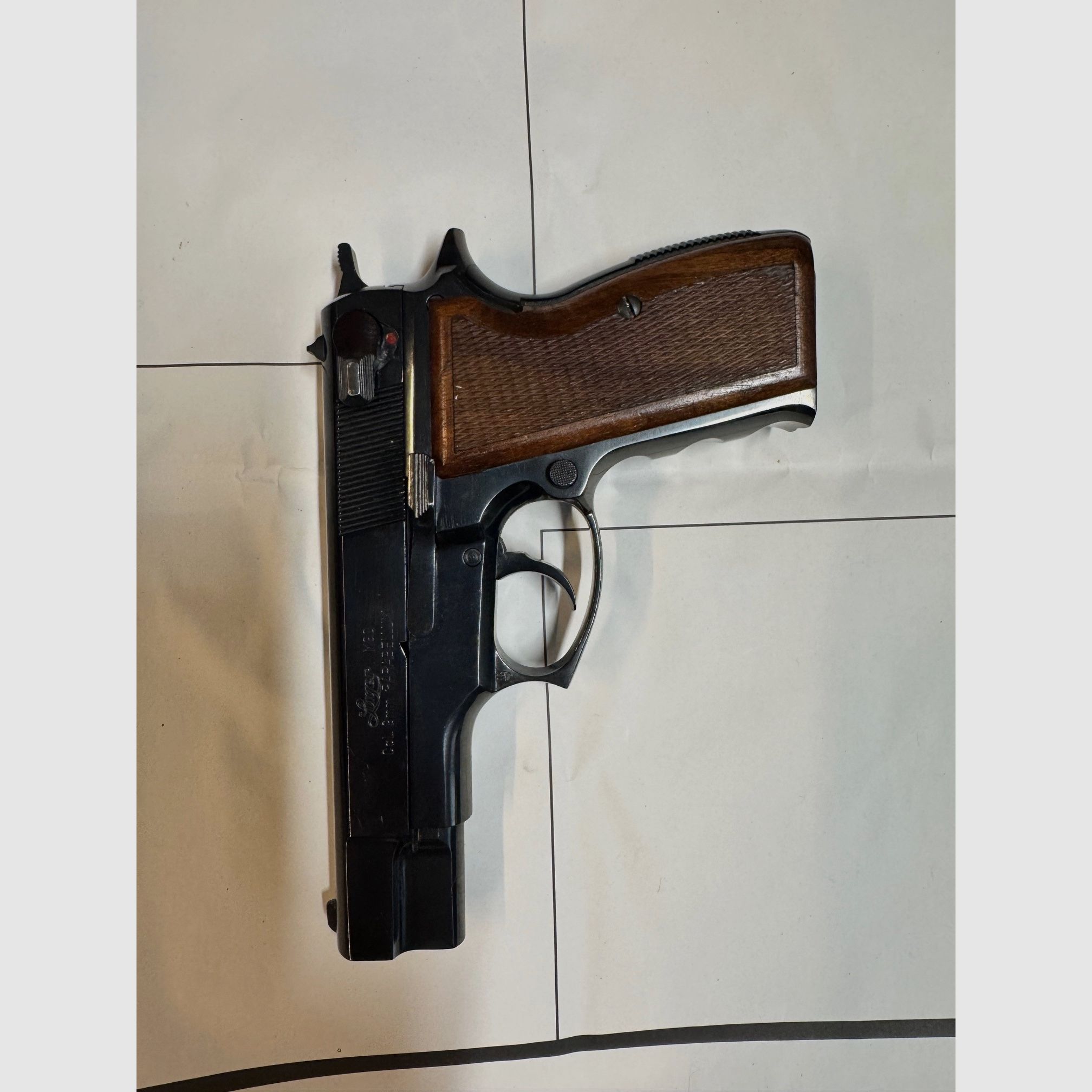 halbautomatische Pistole Luger M90DA Kal. 9mmLuger