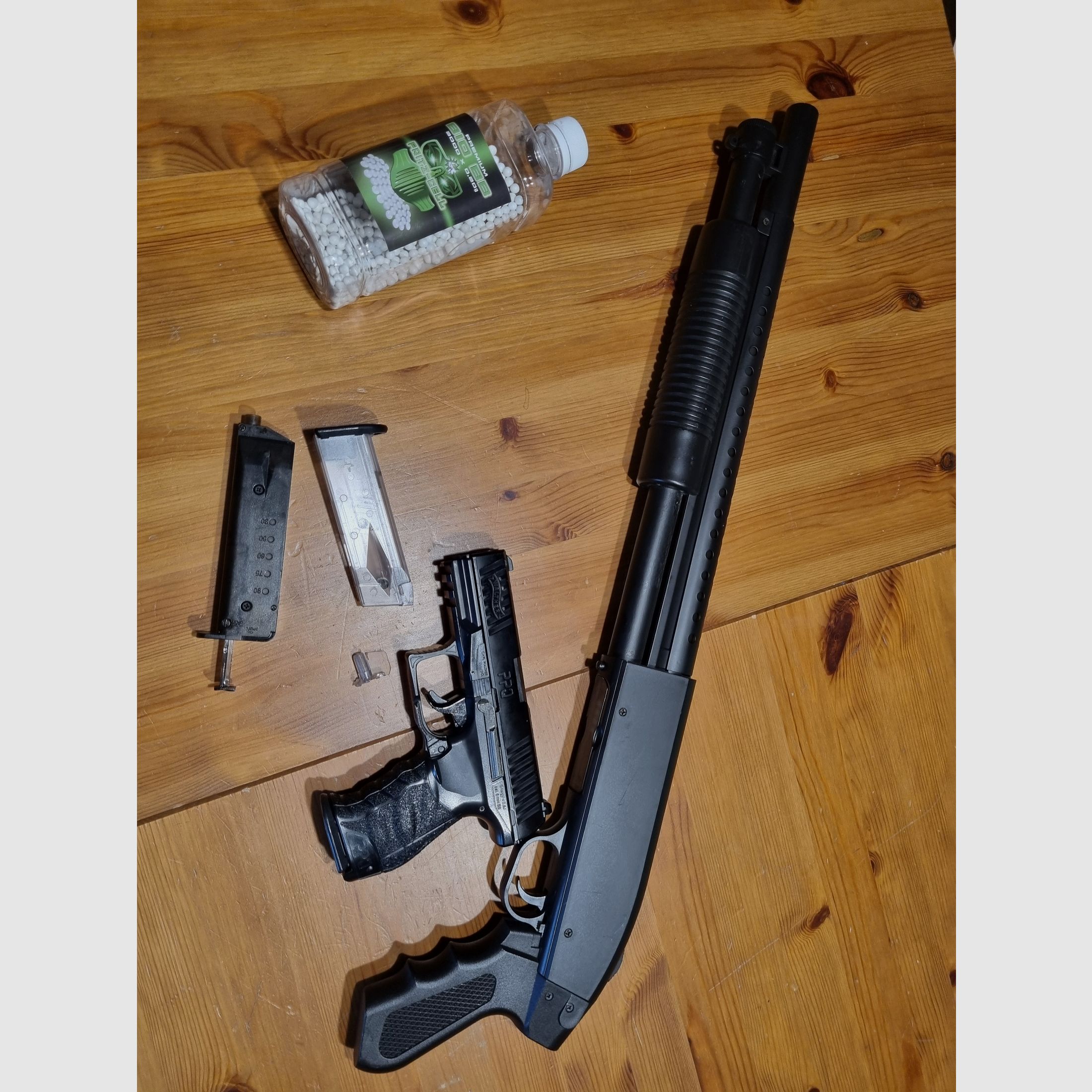 Airsoft Walther PPQ + Pumpgun M500 defective