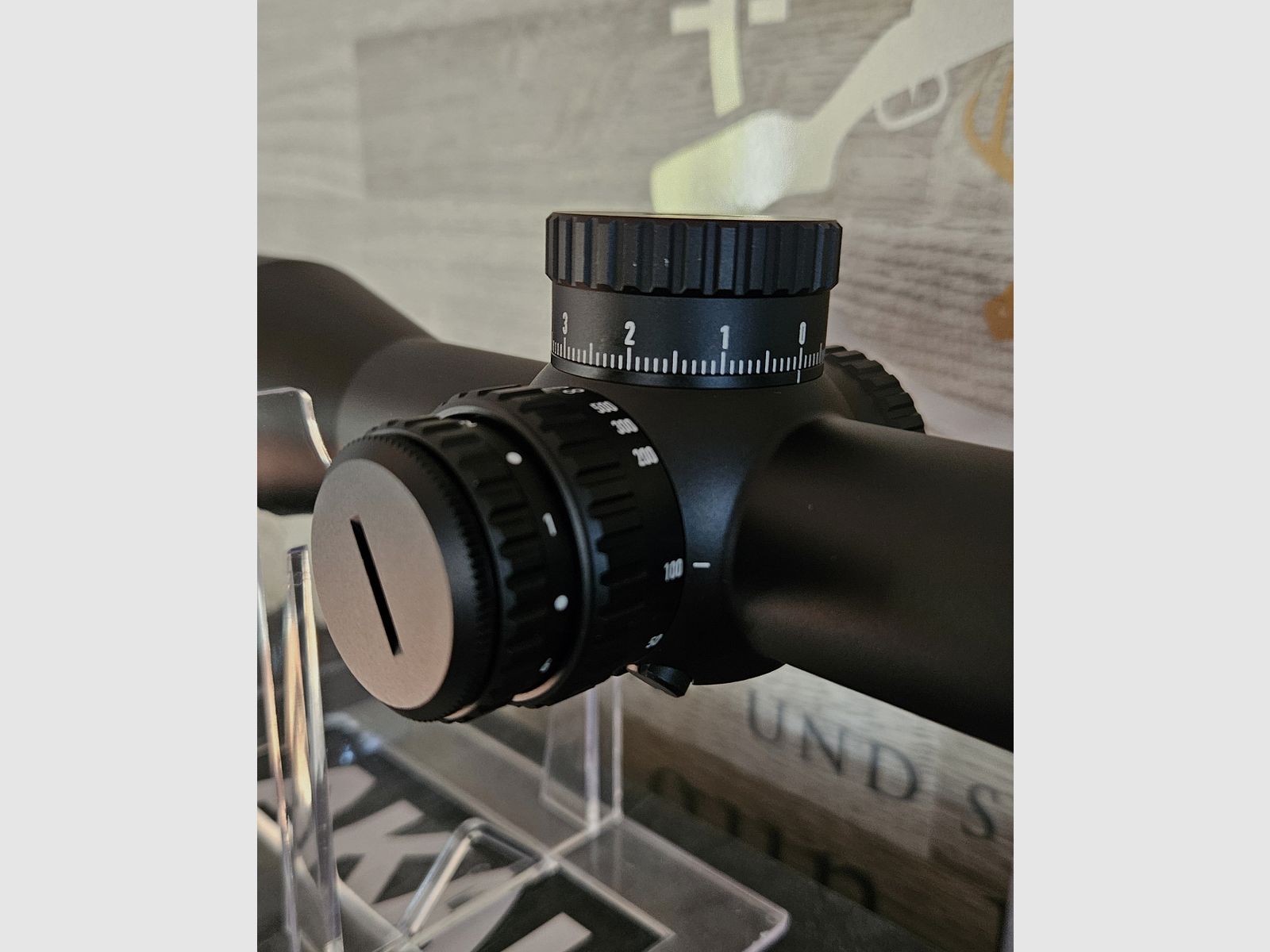 Telescopio AKAH 2-12x44 LA Retículo 4 con punto de luz + compensación de paralaje - Producto nuevo del comercio especializado -