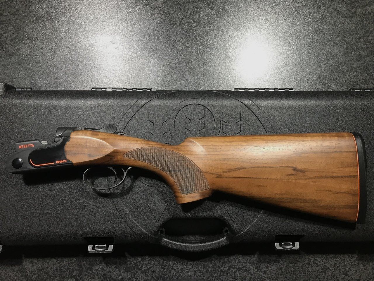 Beretta 690 Sporting Black cal. 12, 76 cm, as good as new with case & accessories!