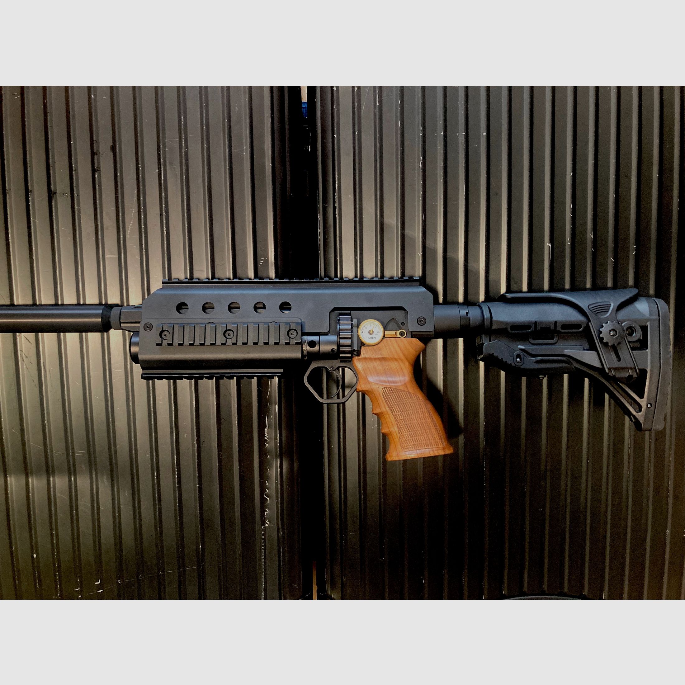 Huben GK1 Karabiner Umbau mit Aluminium-Gehäuse und AR15-Schaft längen/höhenverstellbar Neuwertig!