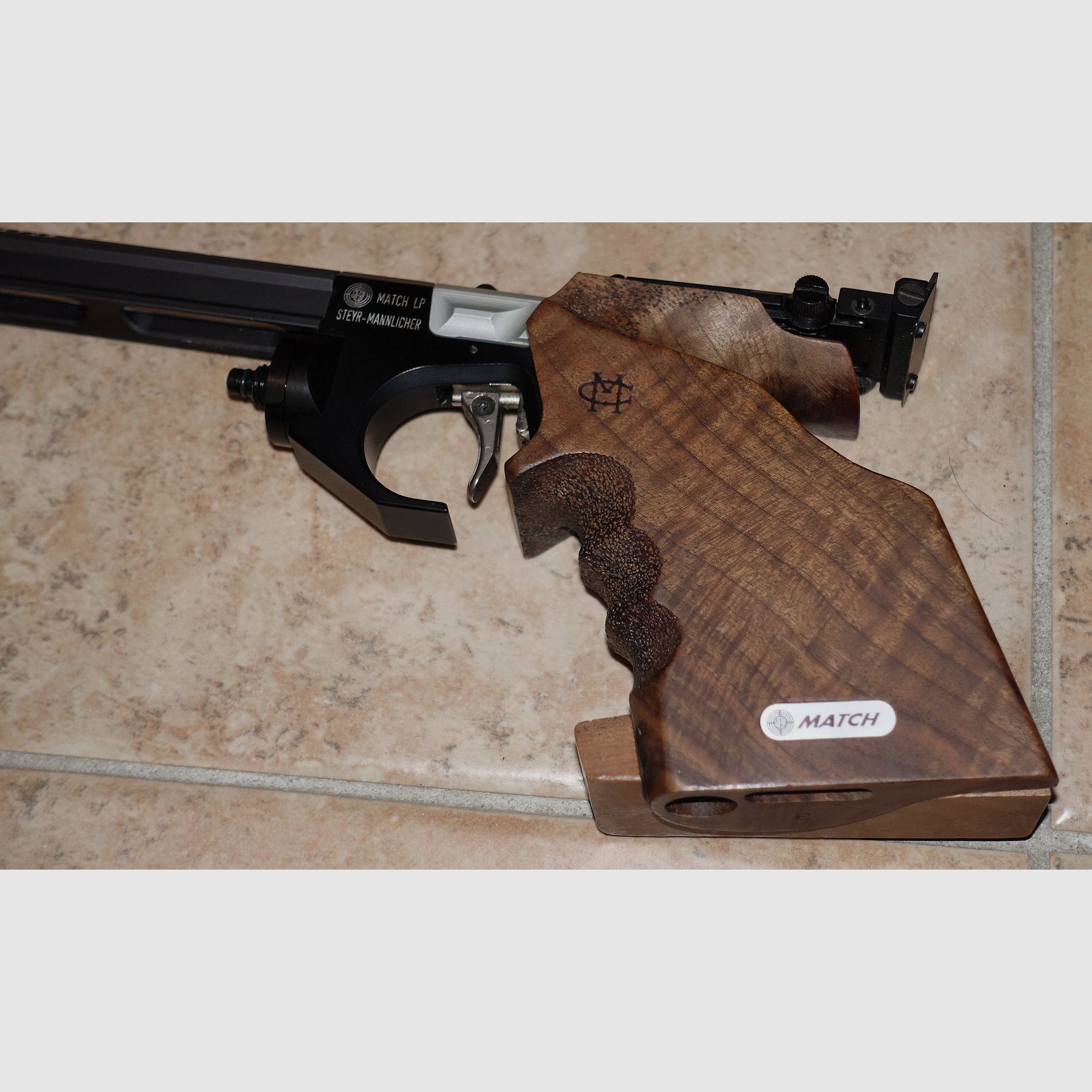 Steyr LP compressed air match pistol with new cartridge + accessories