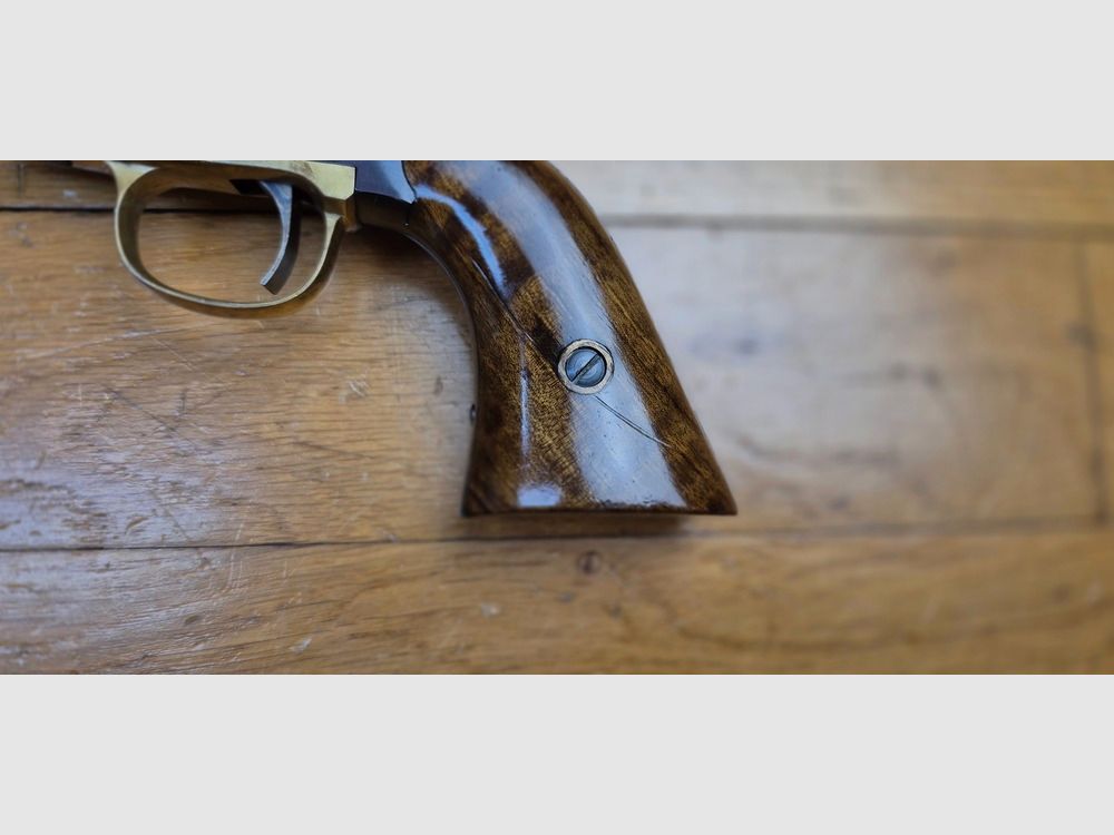 Schöner Revolver Remington 1858 New Model Navy — Kal.36 PN — Italienische Kopie Armi San Marco — Waffe von 1975 in hervorragender Verarbeitung — Brünierung zu 99,9% — Jaspage noch gut vorhanden — Schöne Nussbaum-Griffschalen — Exzellente Mechanik — Spiegelkanal — TBE/TBE+, Bild 20 von 24