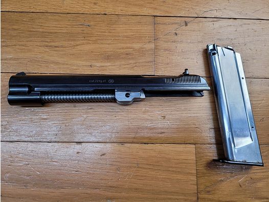 Prachtige conversie voor SIG P210 – Kaliber 22LR – Met zijn speciale magazijn type 1 – Geschikt voor SIG met 120mm loop zoals P 210-2, 3, 4, 6… – compleet en in nieuwstaat – Zeer zeldzaam!