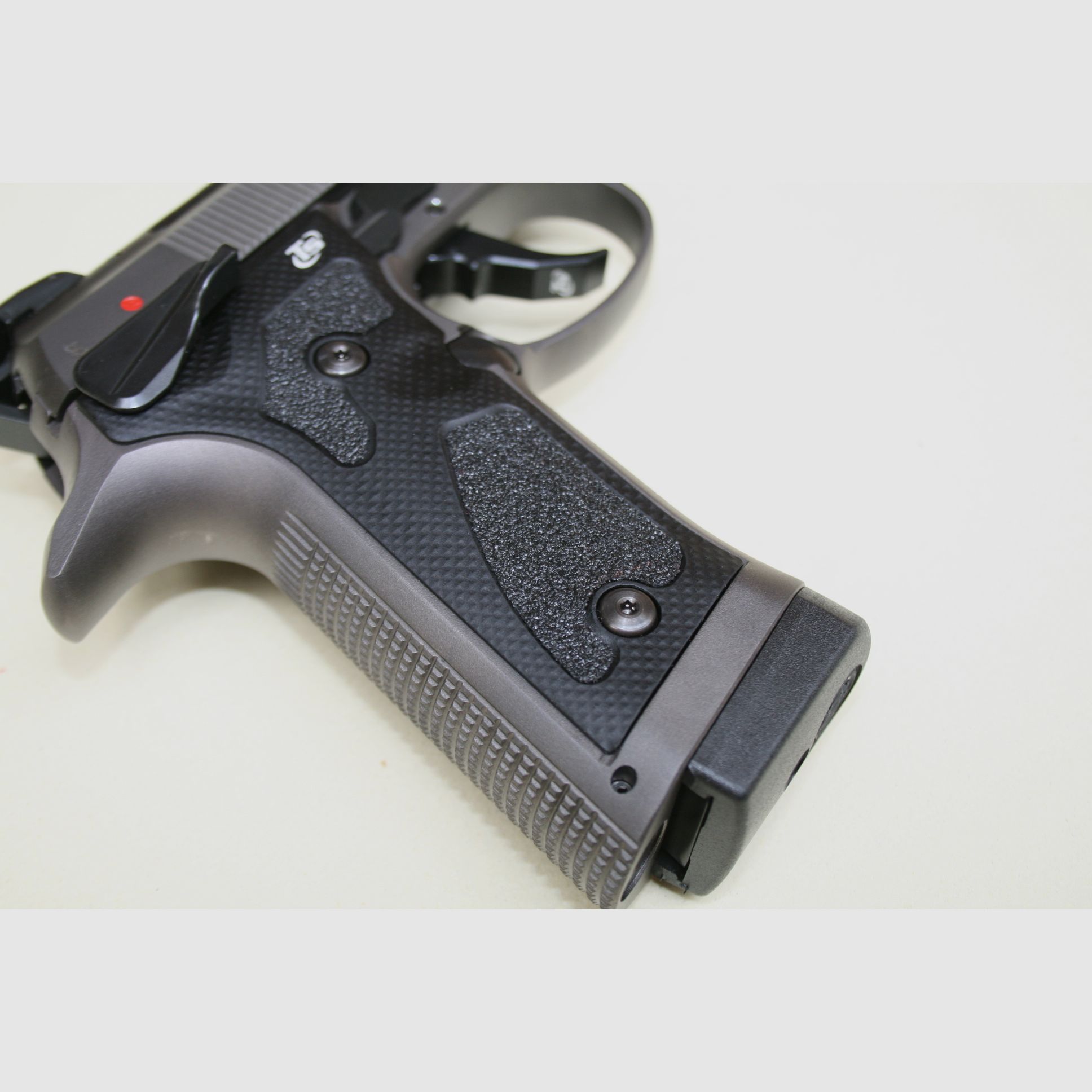 Pistola Beretta 92 X Performance Optic Ready cal 9×19 Special Make Grigio Scuro, immagine 3 di 8