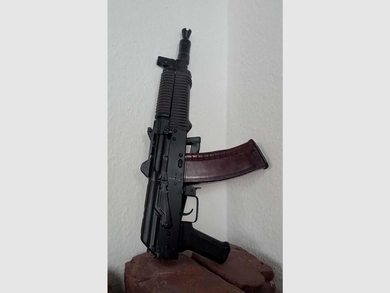 AK74 Tula Plum Deko Magazin (unbrauchbar/deaktiviert) für Yunker AKS-74u der russ-guns-de MWM Gillmann GmbH // Co2 AKSU Krinkov