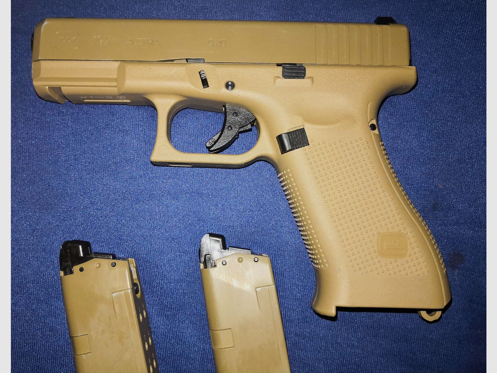 Glock 19X Airsoft with metal slide GBB 6mm BB Coyote Tan softair gas version with 2 magazines