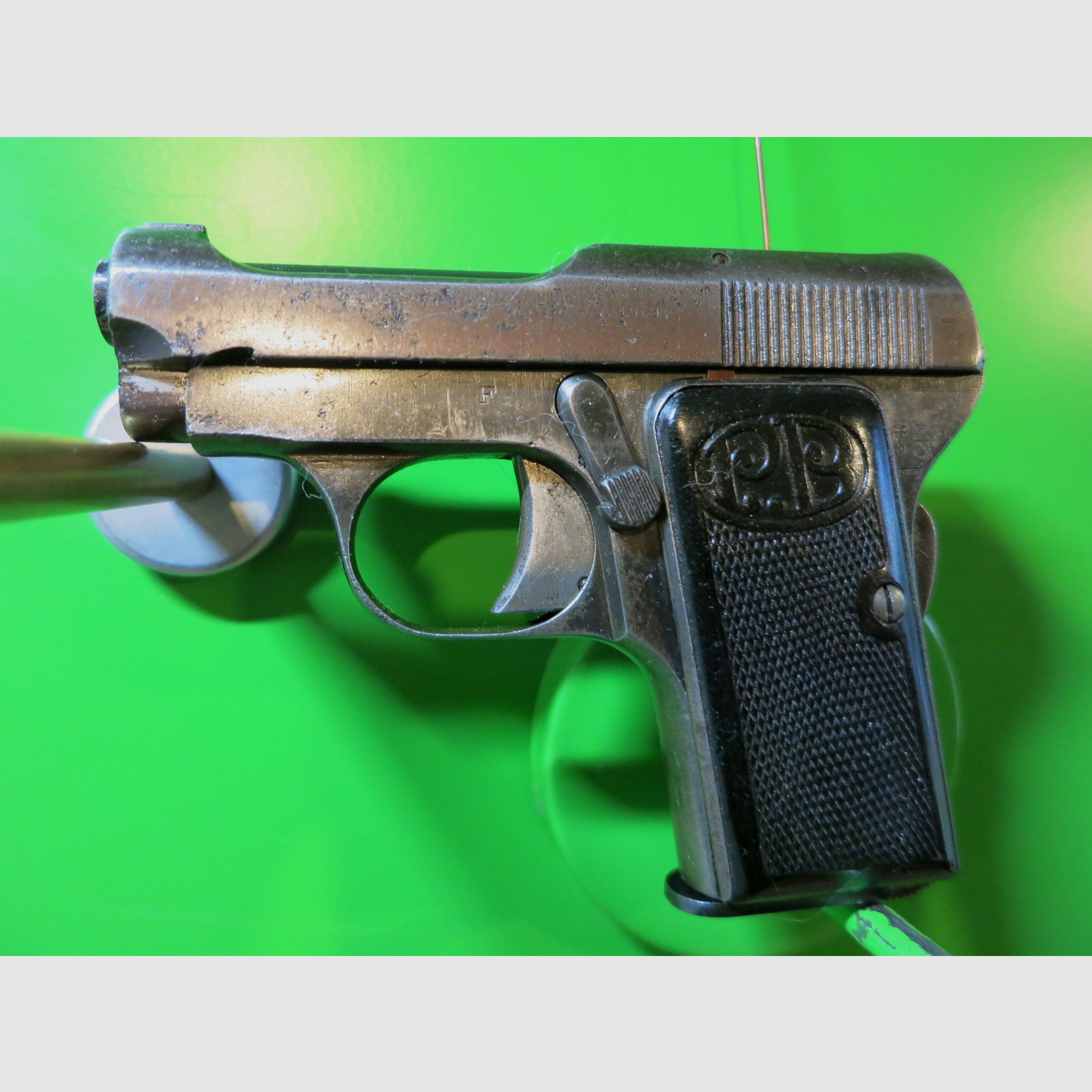 Pistola de bolsillo Beretta Mod. 1920 (418) Versión III; 6,35 mm Browning; J. Bond 007!        #38-