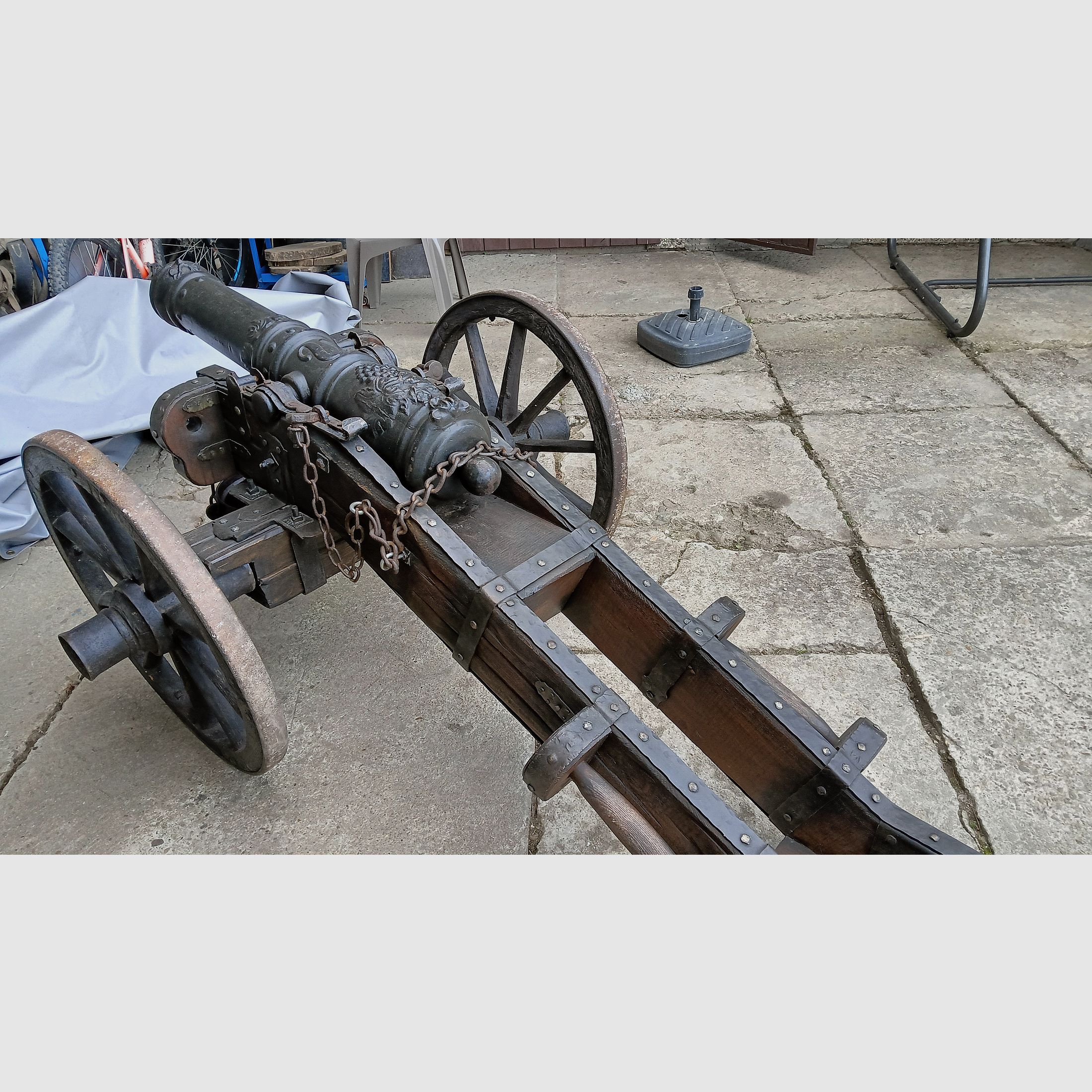 OgłoszenieReplika armaty wojskowej