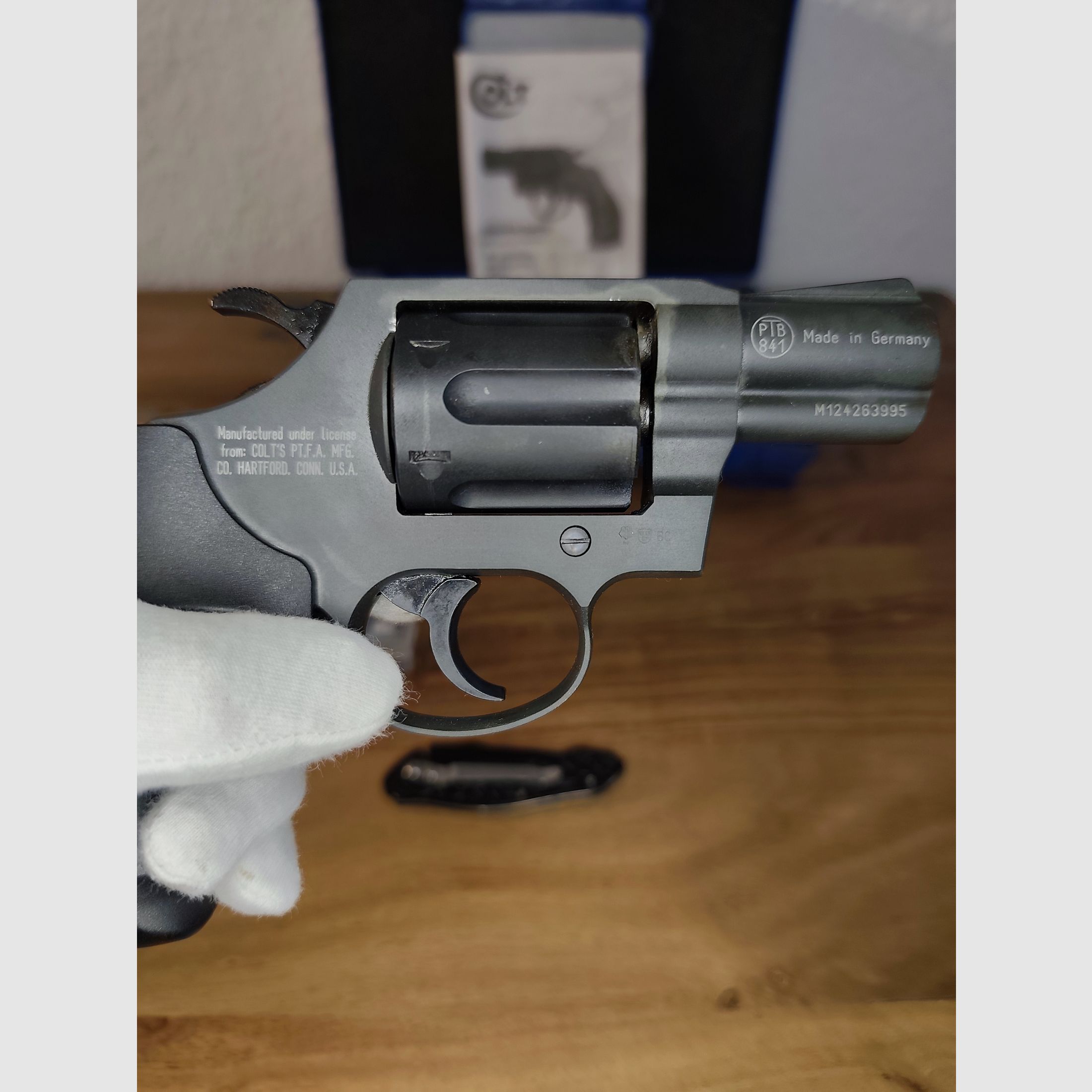 Umarex Colt Detective Spezial 9mm RK + naboje pieprzowe + mały nóż kieszonkowy