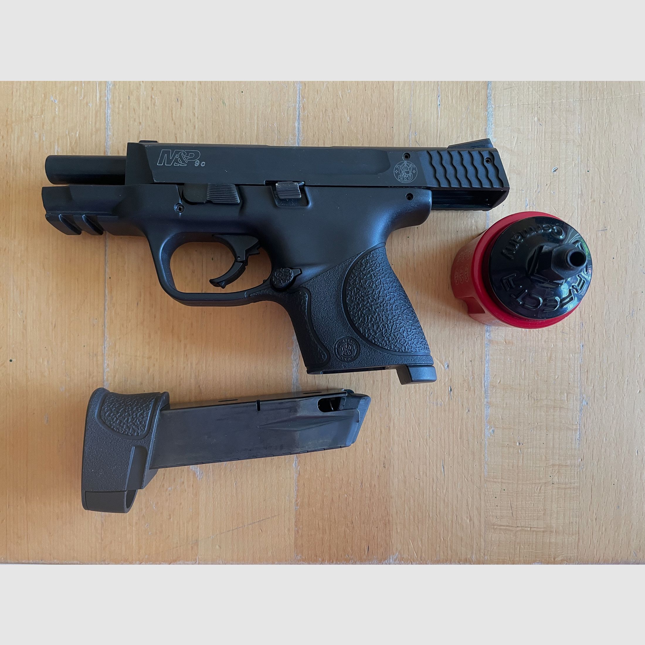 Smith & Wesson M&P 9c blank firing pistol 9 mm P.A.K. – Excellent condition – only 100 shots.