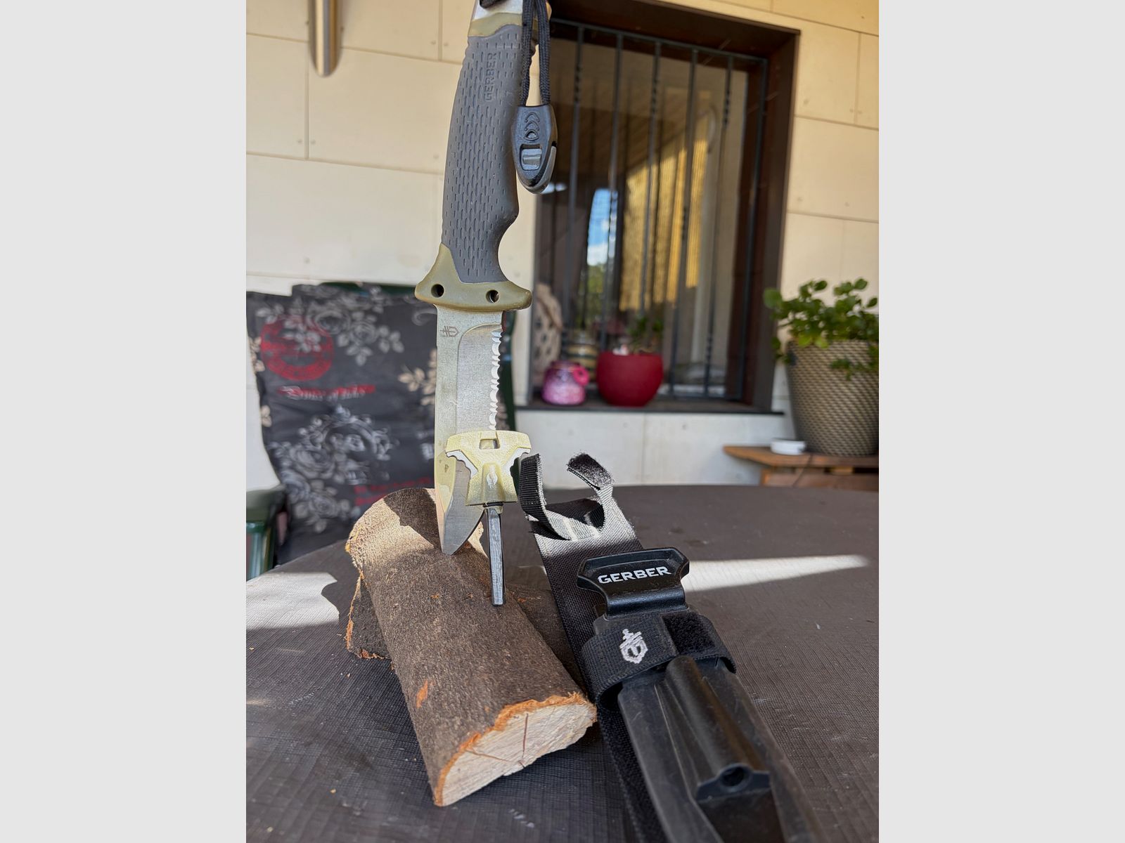 Gerber Survival Messer mit Feuer und Schleifstein, Bild 1 von 3