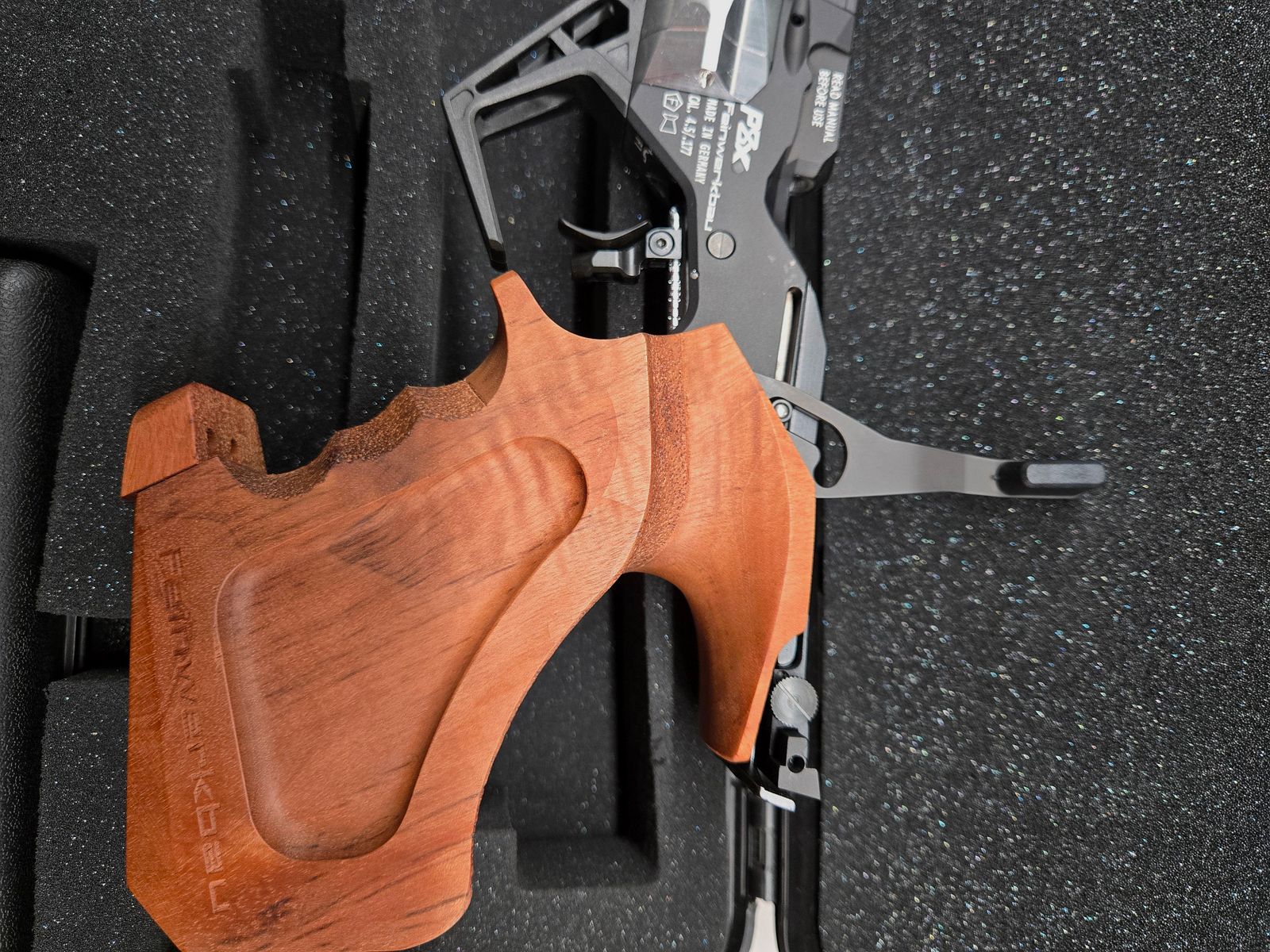 Match Luftpistole Feinwerkbau P8X (Griff M) neuwertig mit Zubehör