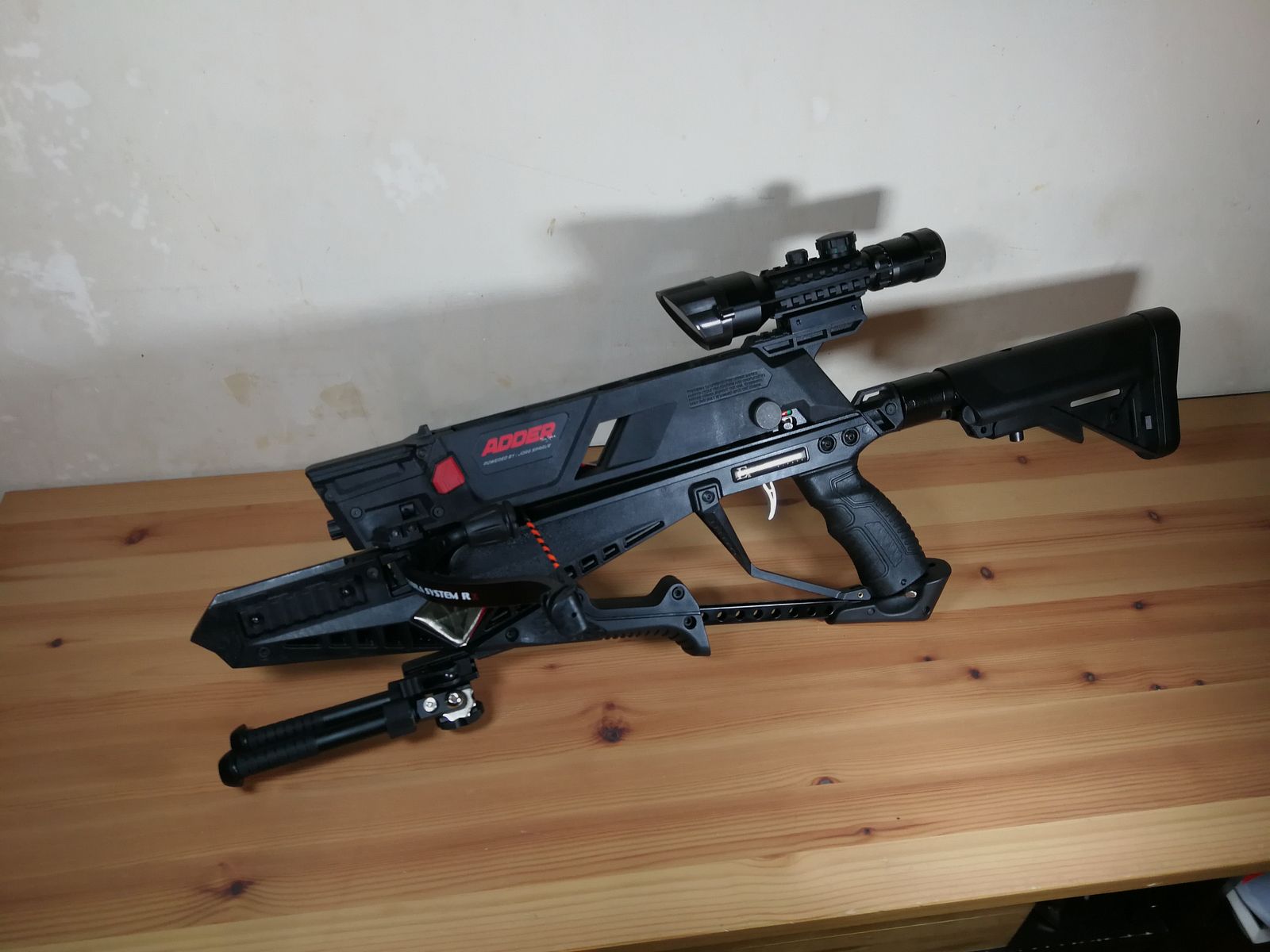 ADDER COBRA SYSTEM 130 LBS + 7 SCHUSS POLYMER MAGAZIN + 7 SCHUSS METALL MAGAZIN + OPTIK 3-10x42 Gr/Ro Bel & OPTIK 4x32 + METALL STANDBEIN