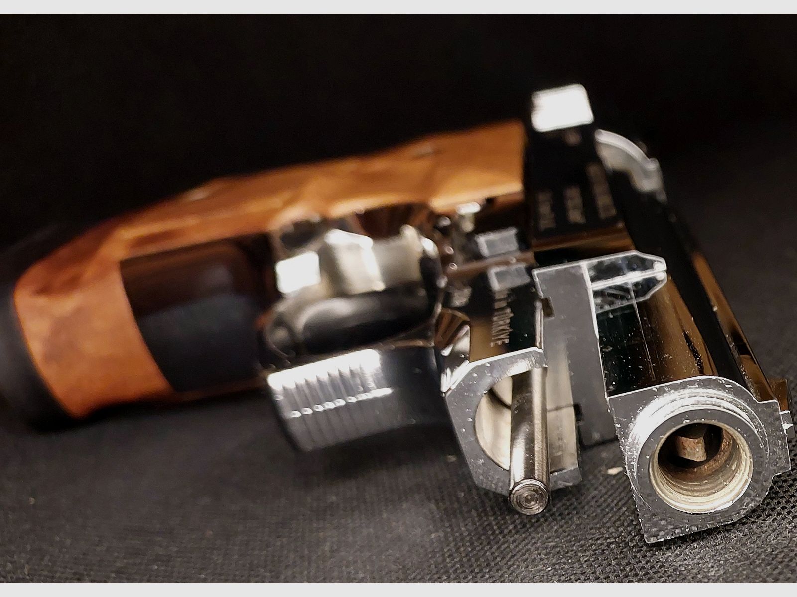 Zoraki 914 blank firing pistol 9mm P.A.K. chrome wood look (PTB 972 !!!) with 2 magazines and 2 pairs of grips - as good as new!