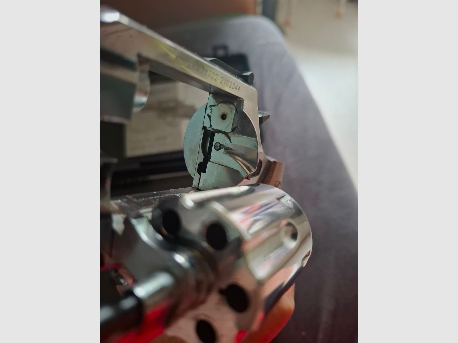 Zoraki R1  2,5" Chrom 9mm RK mit Echtholzgriffschalen plus schwarze Combat Griffschalen
