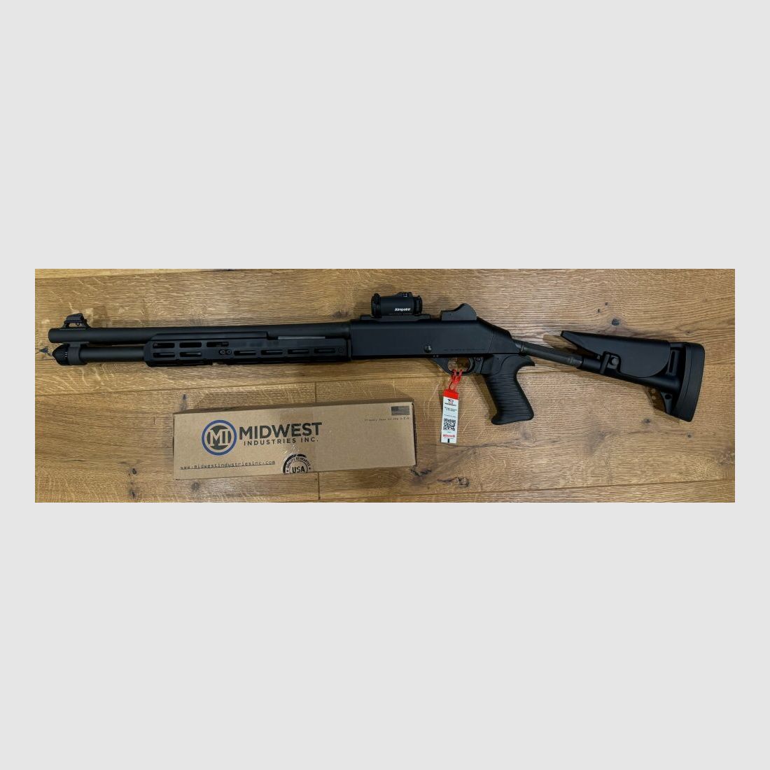 Benelli M4 Super 90 TS mit Aimpoint und M-LOK Voderschaft