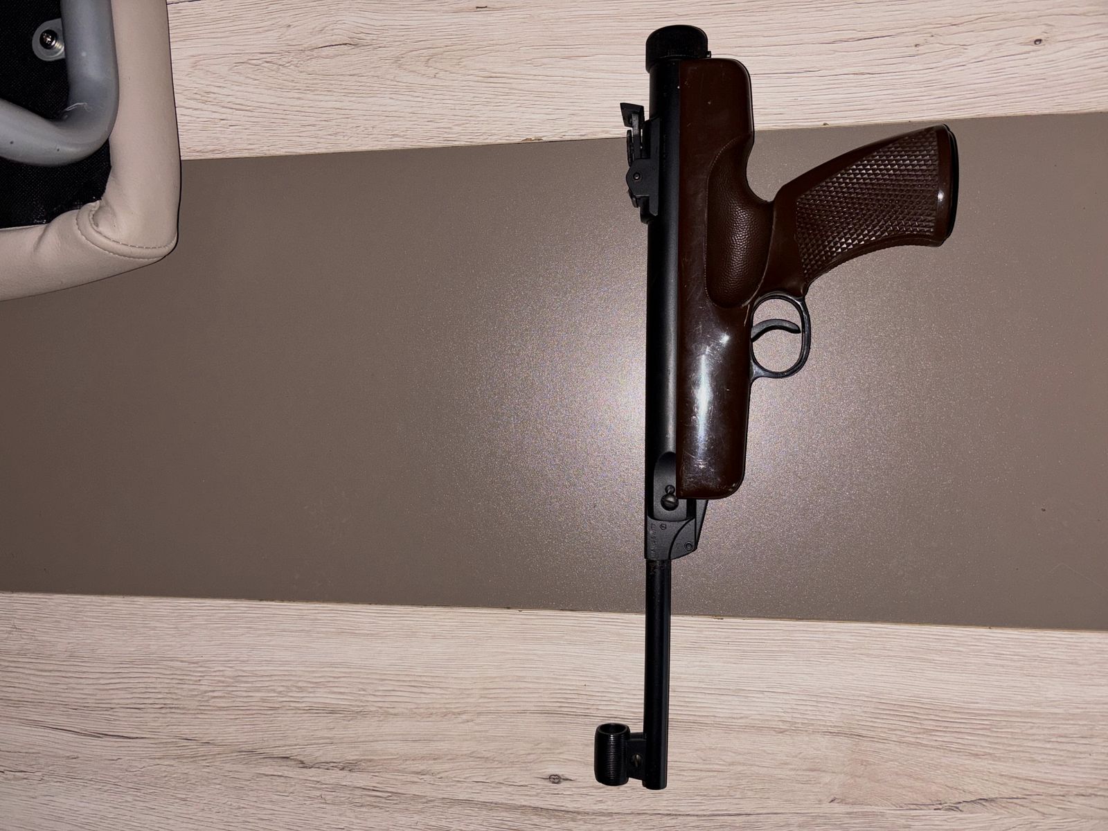 Diana Mod. 5 Handwaffe , Bild 1 von 4