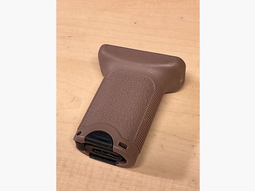 Poignée avant pour Airsoft version angulaire en Dark Earth Key - MOD Type 4