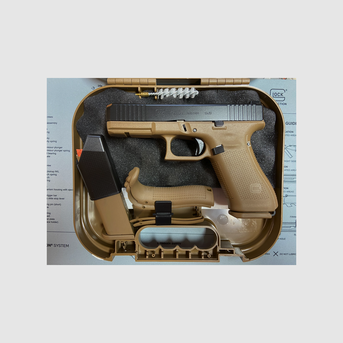 Almost new Glock 17 FR Gen 5 French Army special model, image 1 of 2