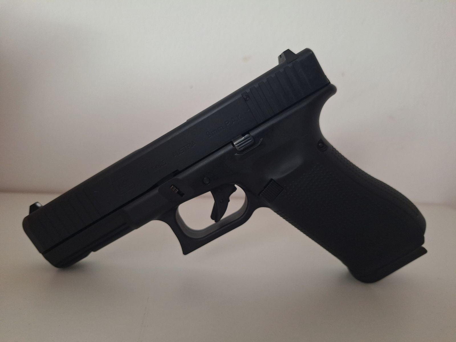 GLOCK 17 Gen5 - Schreckschusspistole - 9mm P.A.K,  schwarz - gebraucht in gutem Zustand!